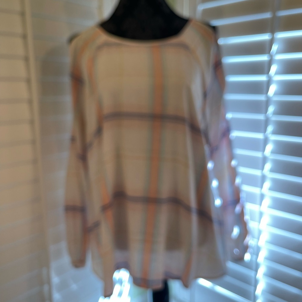 XL Seven7 Swing Top w/Peek A Boo Shoulder